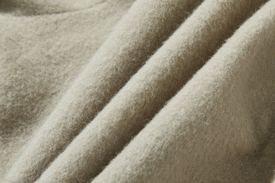 冬のファッションの頼もしい一枚に フード付きハーフコート　ショートコート　251011