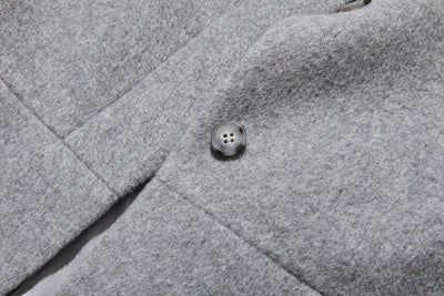 冬のファッションの頼もしい一枚に フード付きハーフコート　ショートコート　251011