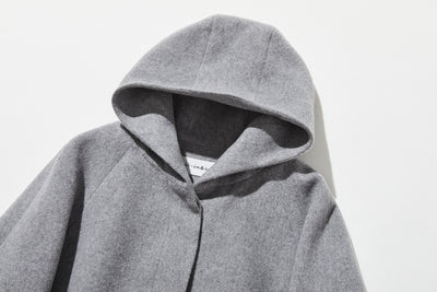 冬のファッションの頼もしい一枚に フード付きハーフコート　ショートコート　251011