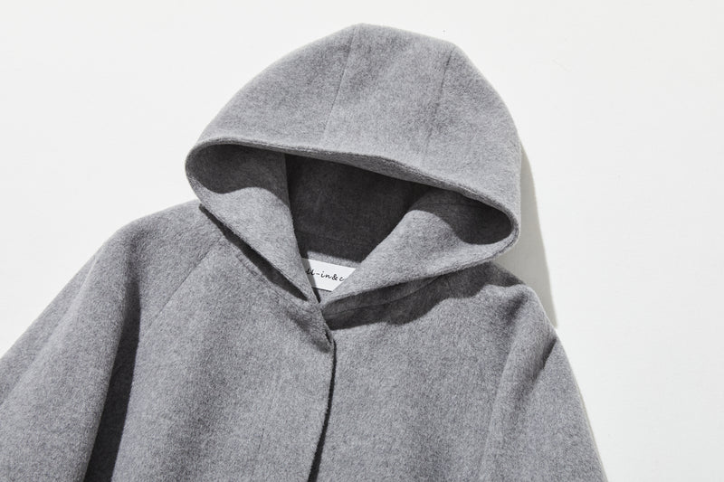 冬のファッションの頼もしい一枚に フード付きハーフコート　ショートコート　251011