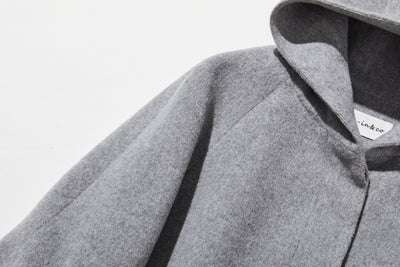 冬のファッションの頼もしい一枚に フード付きハーフコート　ショートコート　251011