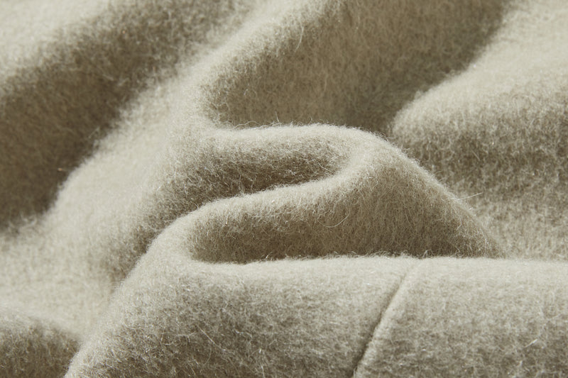 冬のファッションの頼もしい一枚に フード付きハーフコート　ショートコート　251011