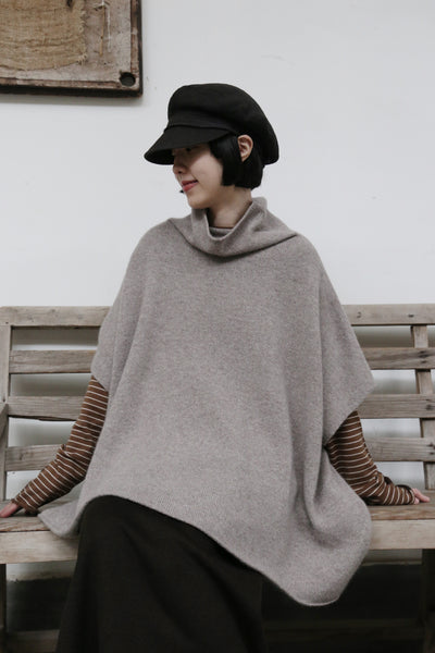 上質な温もりと自由なスタイリングを演出　ウールセーター ケープ風ニット　カシミヤセーター　251125
