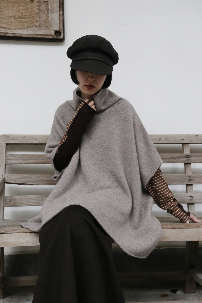 上質な温もりと自由なスタイリングを演出　ウールセーター ケープ風ニット　カシミヤセーター　251125