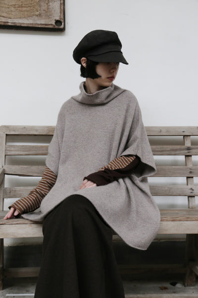 上質な温もりと自由なスタイリングを演出　ウールセーター ケープ風ニット　カシミヤセーター　251125