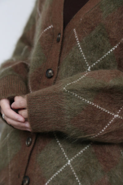 防寒性とおしゃれさを兼ね備えた、秋冬の必須アイテム ウールとカシミヤ混カーディガン　251124