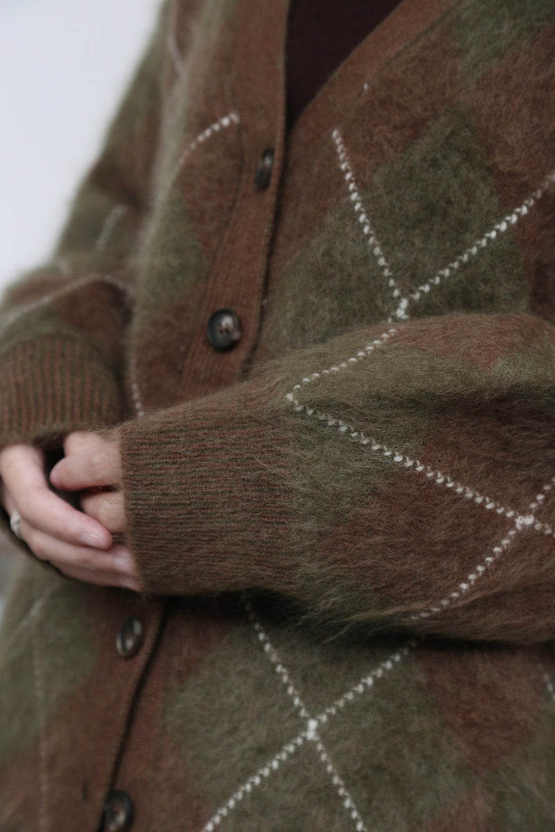 防寒性とおしゃれさを兼ね備えた、秋冬の必須アイテム ウールとカシミヤ混カーディガン　251124