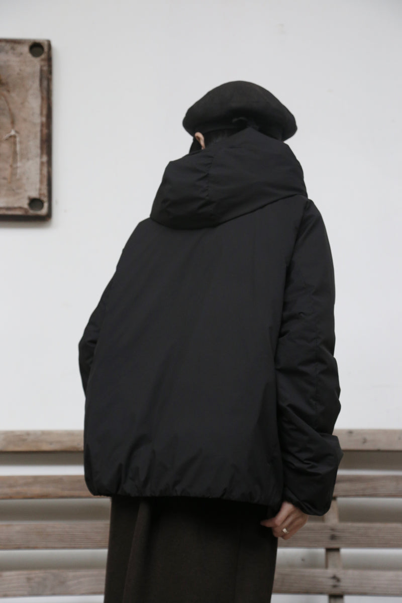 軽さと温かさの新次元。日常を洗練する、スポーティなダウンジャケット ダウンコート 251123-1