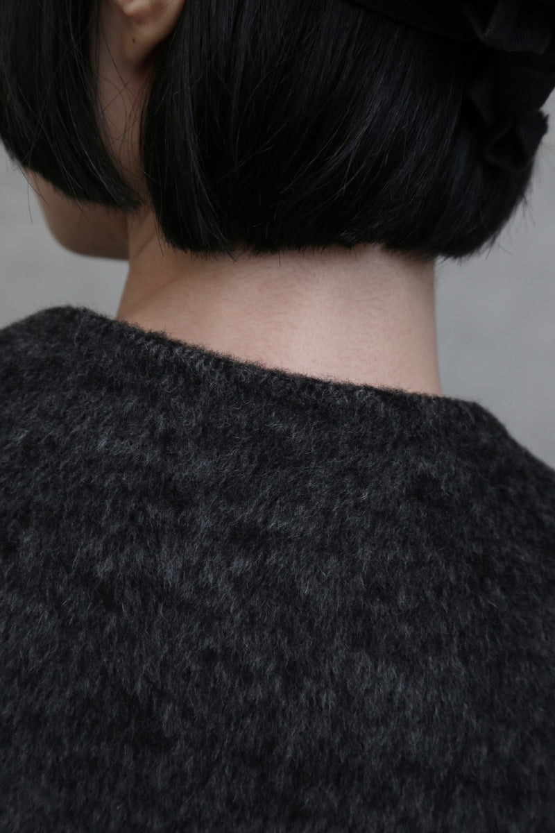 熟練の職人が一点一点手縫いで仕立て上げた、冬の特別なウールショートコート　251130-1