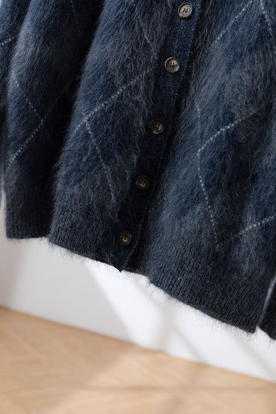 防寒性とおしゃれさを兼ね備えた、秋冬の必須アイテム ウールとカシミヤ混カーディガン　251124