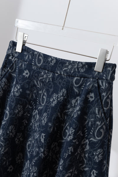 【秋冬の定番】ボリュームシルエットが華やか！エレガントな柄スカート 紺色　251112-1
