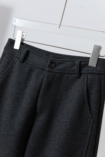 機能性とデザイン性を兼ね備えた、秋冬ワイドパンツ　ボンディング素材パンツ　ダークグレー251117-1