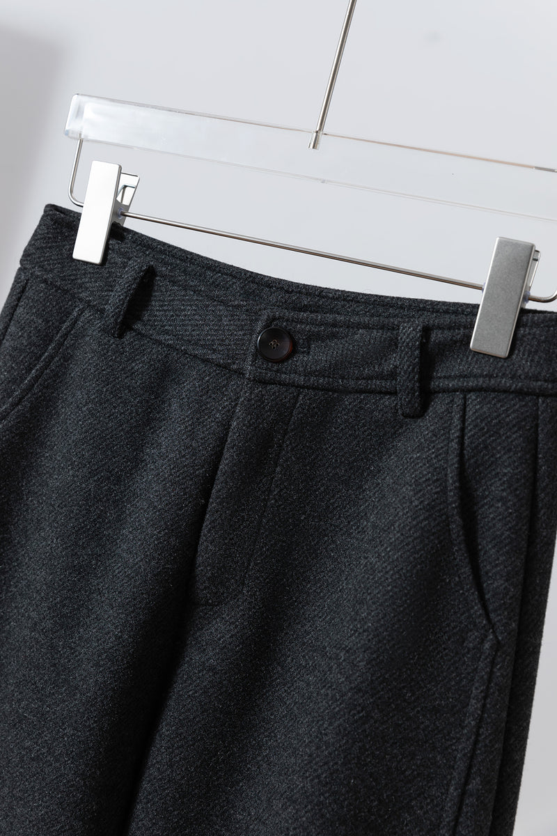 機能性とデザイン性を兼ね備えた、秋冬ワイドパンツ　ボンディング素材パンツ　ダークグレー251117-1