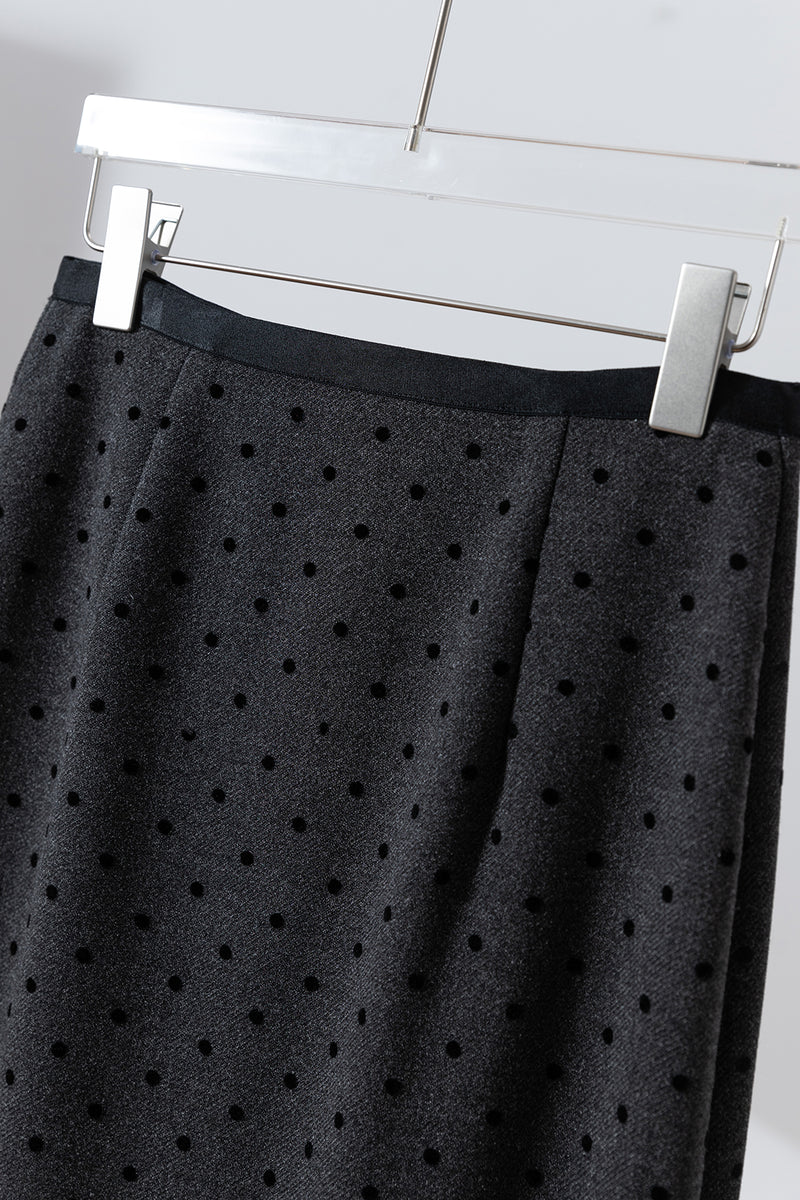 さまざまな着回しができるロングスカート　マキシ丈スカート　ドット柄スカート　251116