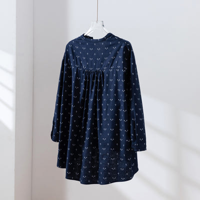 ゆったりとしたシルエットでありながら、きちんと感のあるブラウス　長袖ブラウス　綿麻　251004-1