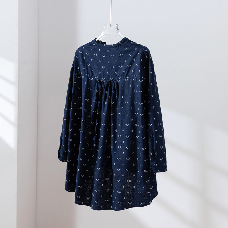 ゆったりとしたシルエットでありながら、きちんと感のあるブラウス　長袖ブラウス　綿麻　251004-1