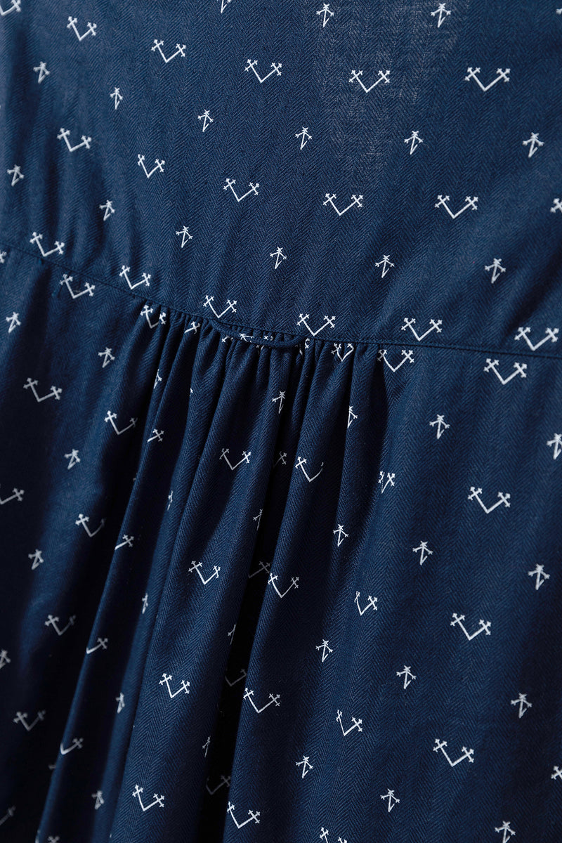 ゆったりとしたシルエットでありながら、きちんと感のあるブラウス　長袖ブラウス　綿麻　251004-1