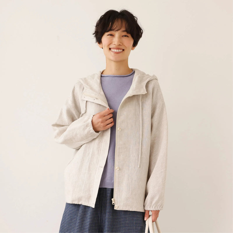 着る人を選ばない、長く愛用できる一枚 リネン100% フード付きブルゾン 秋冬アウター　生成色　250902-1