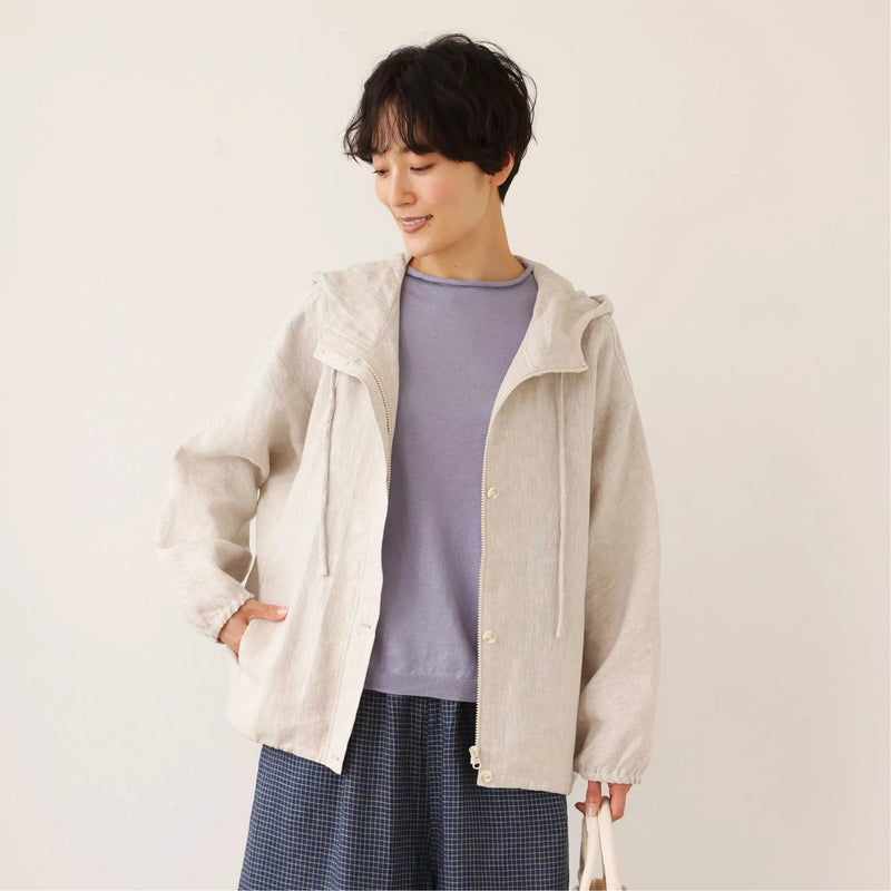 着る人を選ばない、長く愛用できる一枚 リネン100% フード付きブルゾン 秋冬アウター　生成色　250902-1