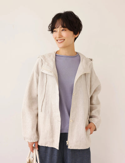 着る人を選ばない、長く愛用できる一枚 リネン100% フード付きブルゾン 秋冬アウター　生成色　250902-1
