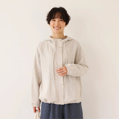 着る人を選ばない、長く愛用できる一枚 リネン100% フード付きブルゾン 秋冬アウター　生成色　250902-1