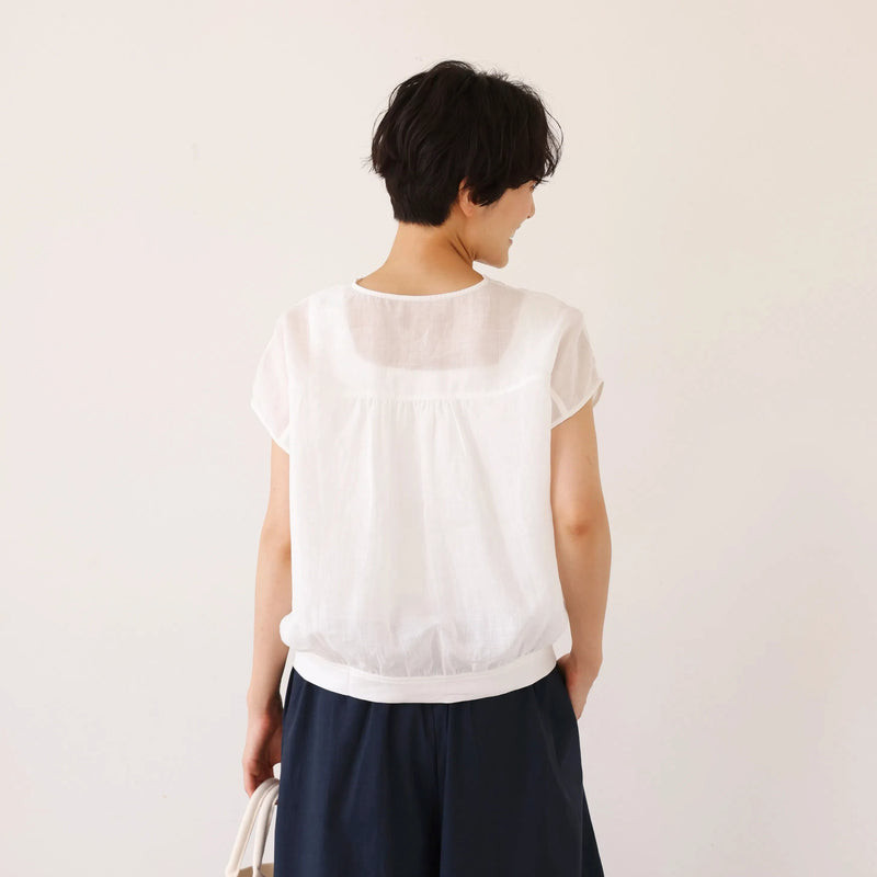 繊細な刺繍レースで上品に魅せる～麻100% Vネックブラウス 　半袖ブラウス　250710-1