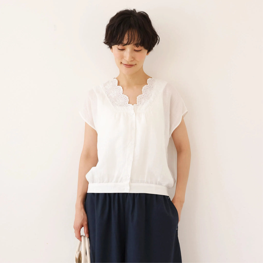総刺子　半袖　ブラウス 繊細な刺繍レースで上品に魅せる～麻100% Vネックブラウス 半袖