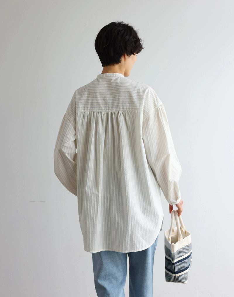 清楚で上品な印象！フリルデザインが可愛いミッドレングスシャツ　ストライプ シャツ　250908