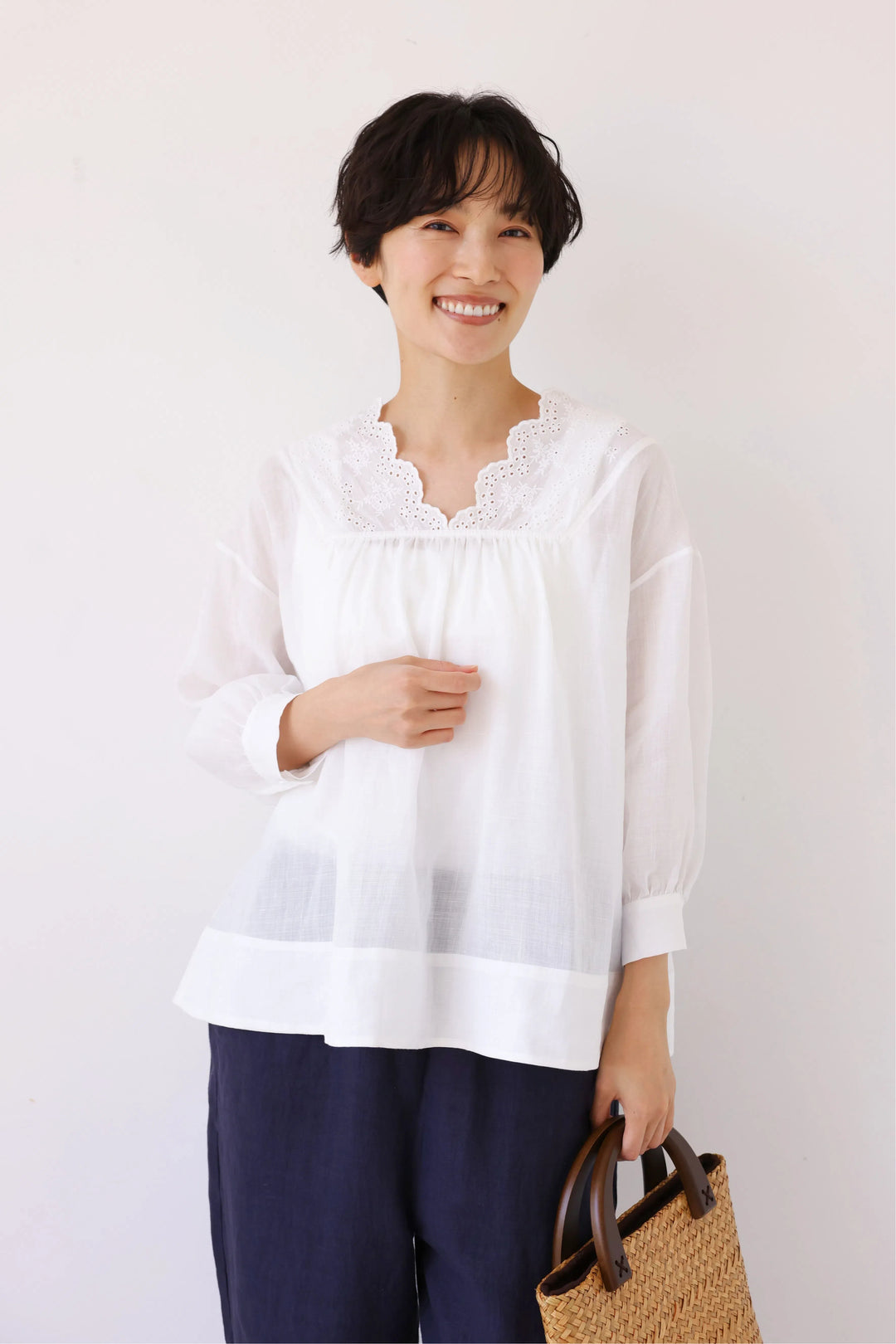 ホワイトスカイヴェールコーデ トップス＆ボトムス＆アクセサリー3点セット シンプルなのに差がつく一枚 ラミーブラウス Vネック 刺繍レース