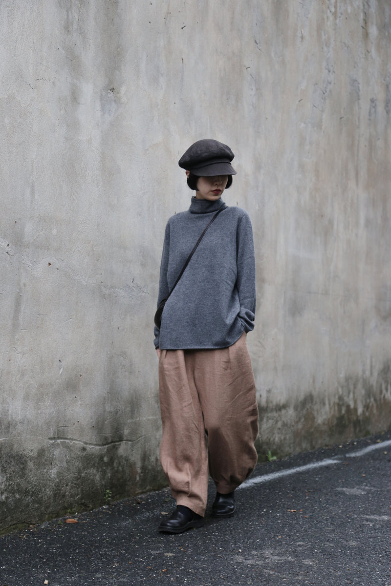 やわらかい繊維から生まれる最高の心地良さ　カシミヤ100％　ハイネック ニット　231109