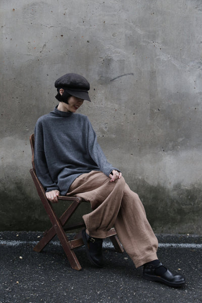 やわらかい繊維から生まれる最高の心地良さ　カシミヤ100％　ハイネック ニット　231109