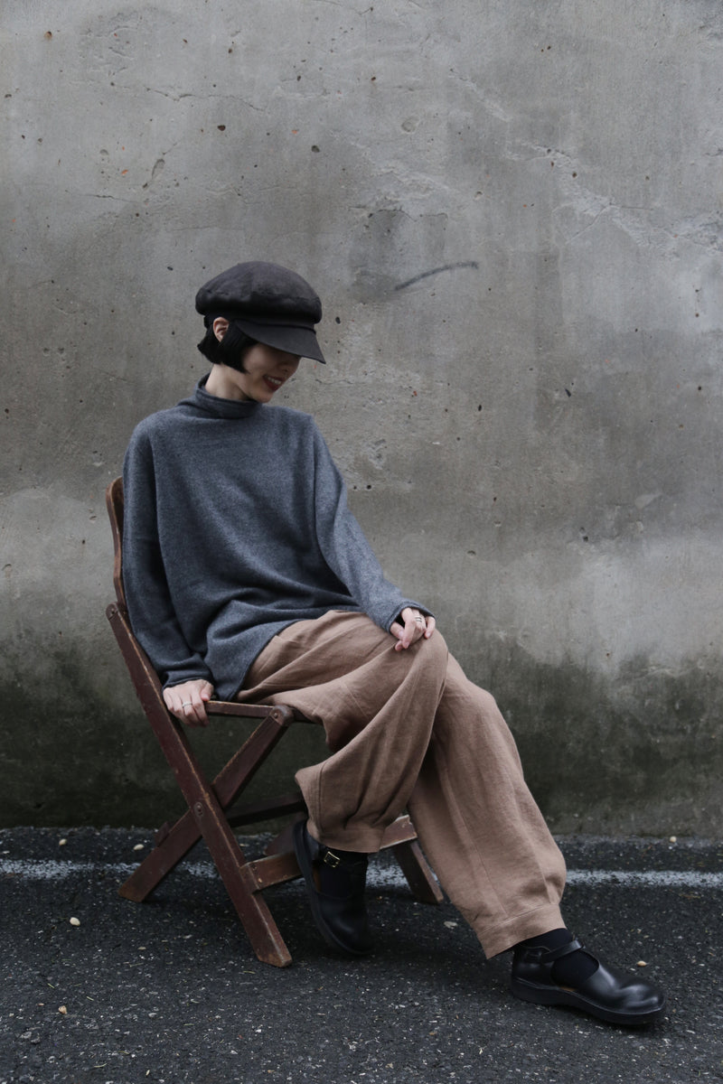 やわらかい繊維から生まれる最高の心地良さ　カシミヤ100％　ハイネック ニット　231109