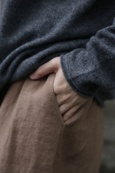 やわらかい繊維から生まれる最高の心地良さ　カシミヤ100％　ハイネック ニット　231109