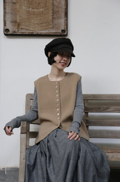 快適さとスタイルを両立　上質なウール100%のニットベスト　ウール100％　　251101