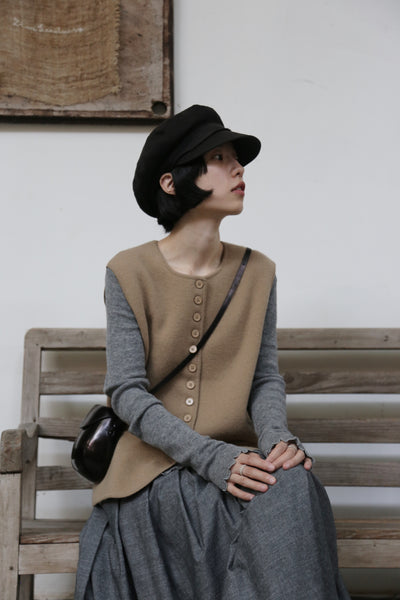 快適さとスタイルを両立　上質なウール100%のニットベスト　ウール100％　　251101