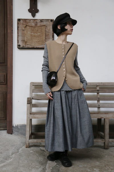 快適さとスタイルを両立　上質なウール100%のニットベスト　ウール100％　　251101