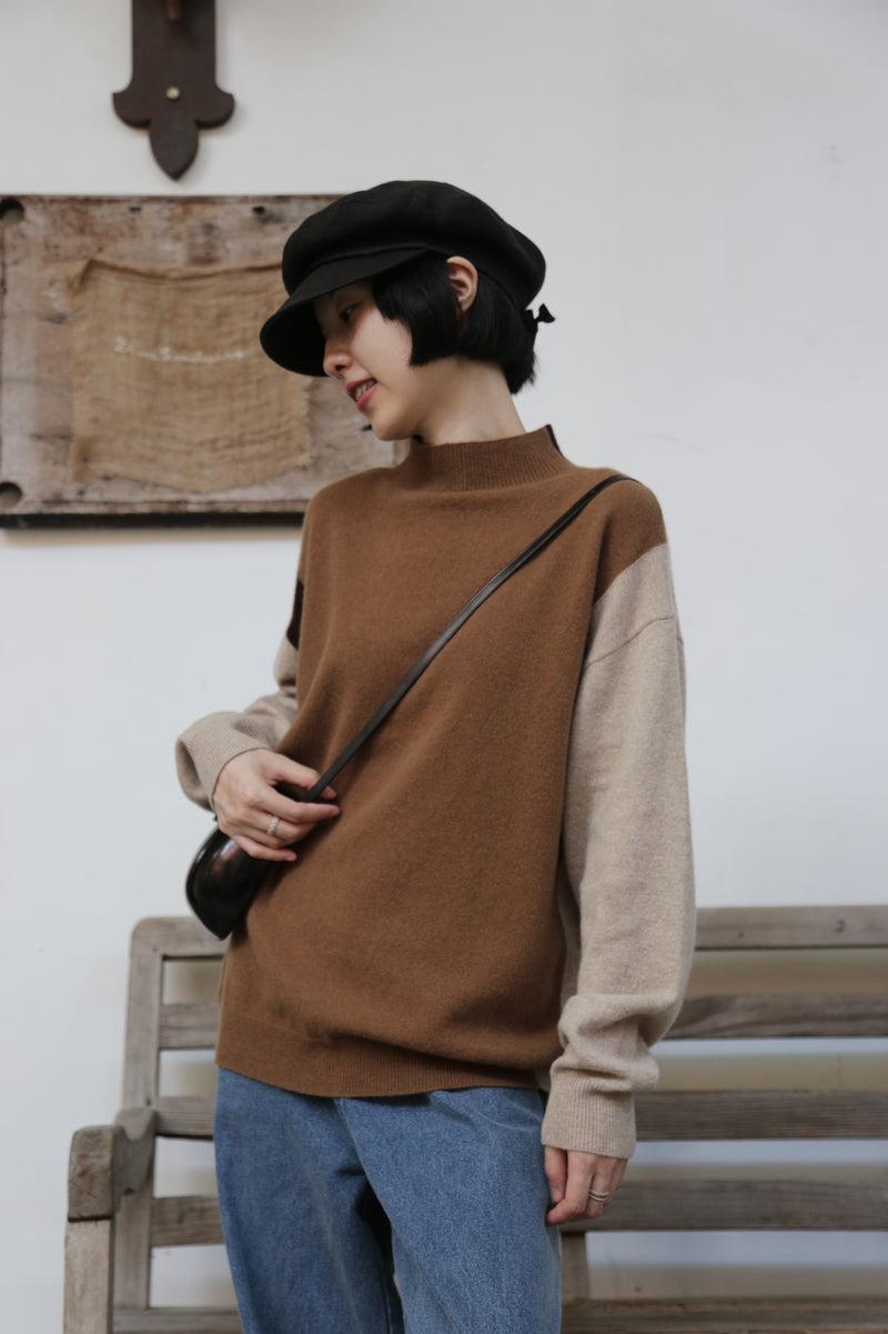 上品で雰囲気を醸し出す配色セーター　前後２wayセーター　ウールセーター ハイネック ニット　251006-1