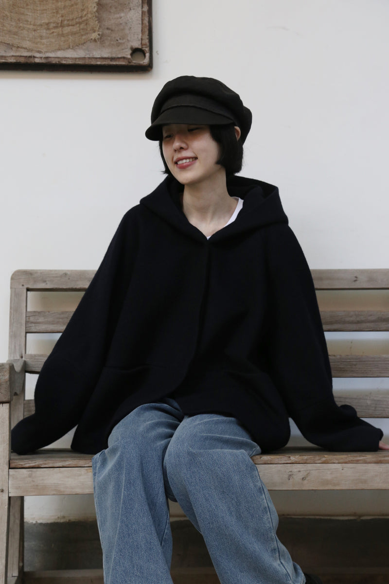 冬のファッションの頼もしい一枚に フード付きハーフコート　ショートコート　251011