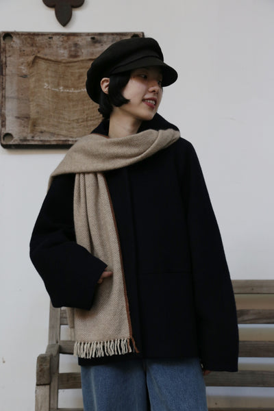 冬のファッションの頼もしい一枚に フード付きハーフコート　ショートコート　251011