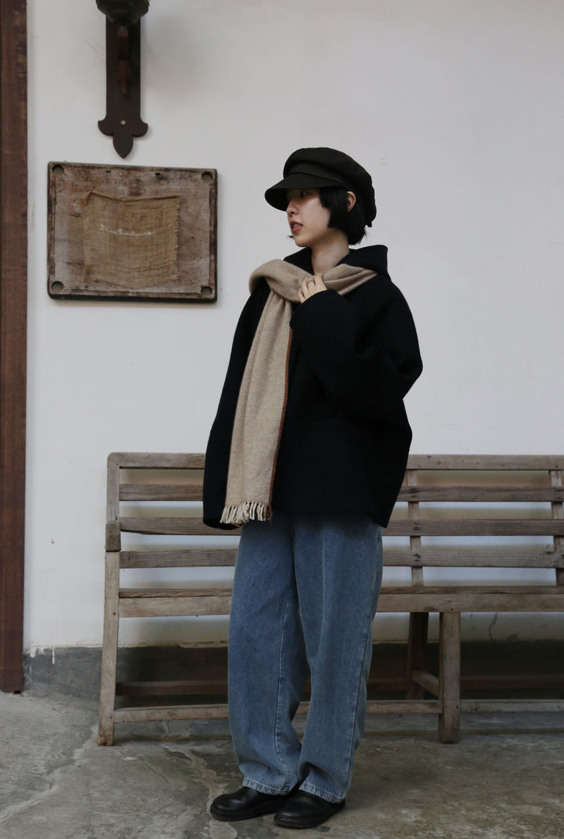 冬のファッションの頼もしい一枚に フード付きハーフコート　ショートコート　251011