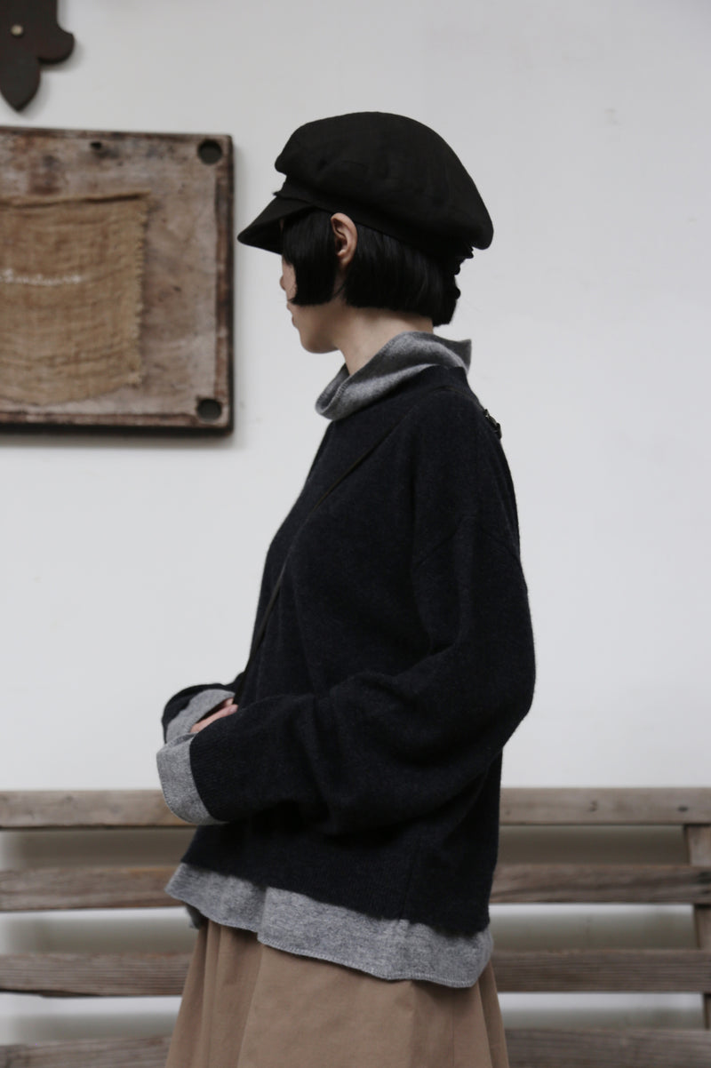 至高の着心地とスタイリッシュなシルエットを実現した ウールニット　セーター　ダークグレー251012-1