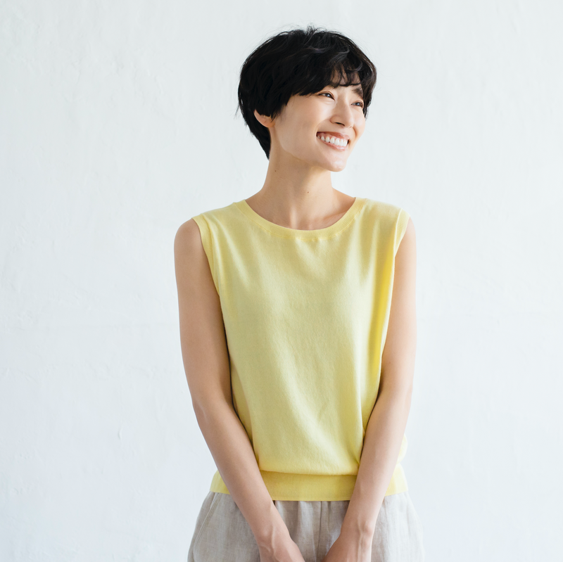 大人の毎日を彩る「実力派」ノースリーブニットトップス　コットン100％　220505